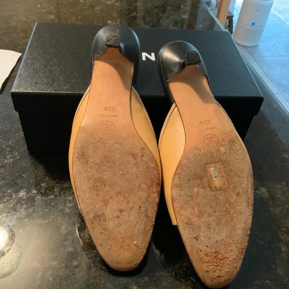 Chanel Black Leather Beige CC Logo Tap Mules Kitten Heels EU 40.5US 9.5 Vintage - Picture 4 of 6